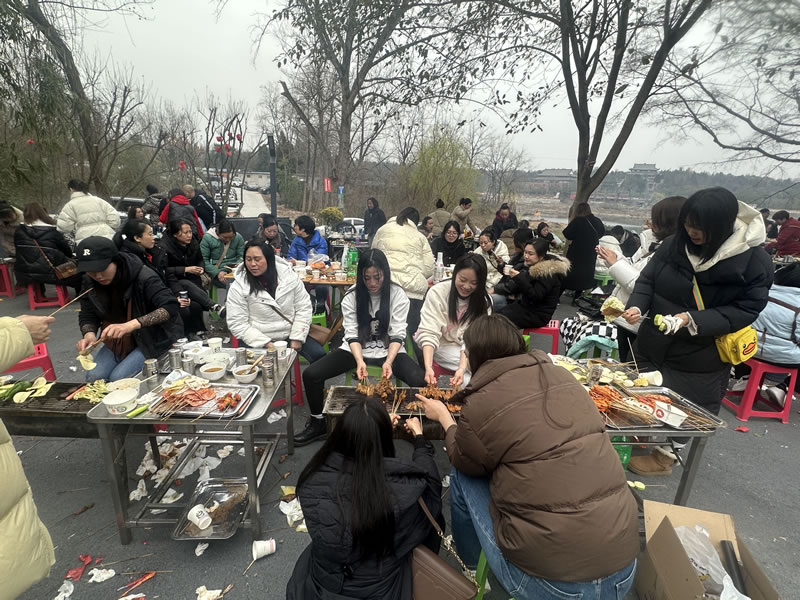 綿陽(yáng)市先鋒醫(yī)療器械有限公司—— 慶?！?.8婦女節(jié)”，共赴燒烤盛宴，致敬巾幗風(fēng)采1.jpg